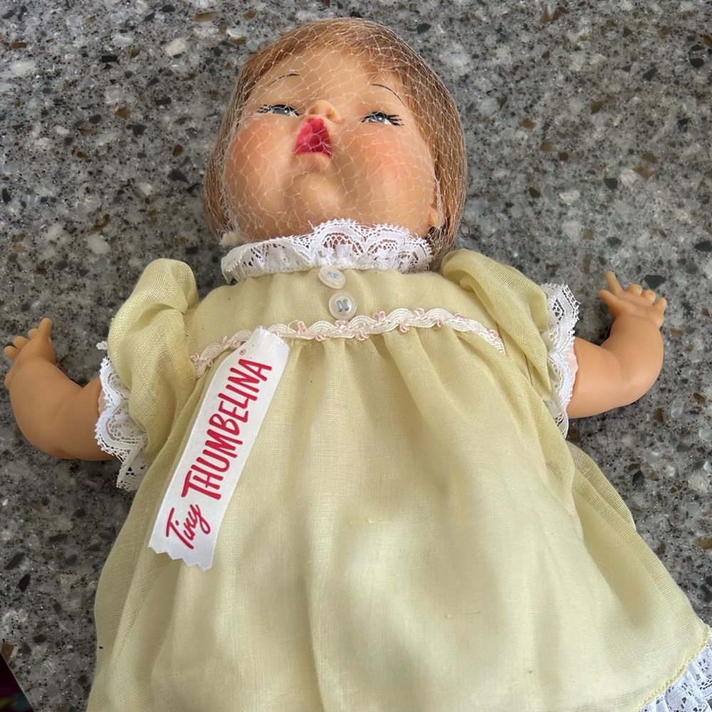 2001 Ashton Drake Tiny Thumbelina